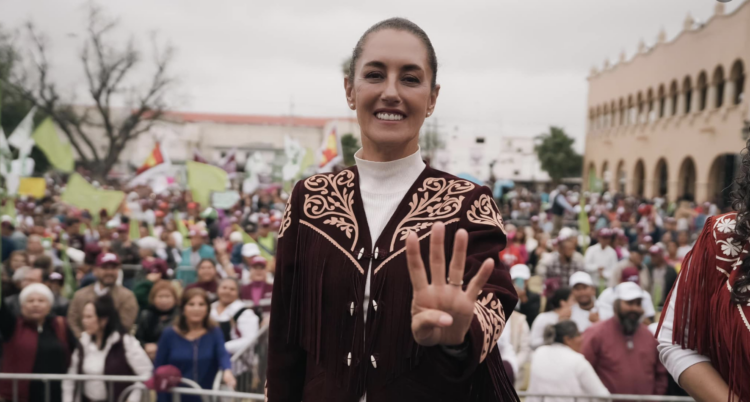 Claudia Sheinbaum, próxima presidenta de México, luciendo una cuera tamaulipeca.